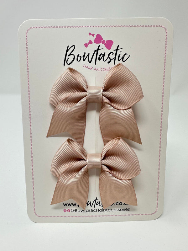 2.5 Inch Tail Bows - Vanilla - 2 Pack